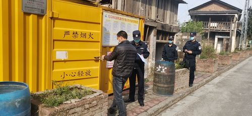 烟花爆竹的储存数量,存放方式是否规范到位,消防器材是否配备完善